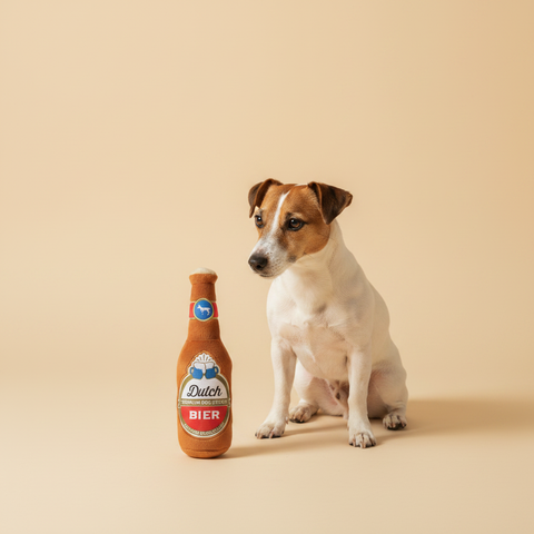 FuzzYard Toy - Holland - Dutch Bier — lifestyle met hond | The Snuffle Studio