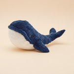 Stuffed Whale – Knuffel – Ferribiella — productfoto | The Snuffle Studio
